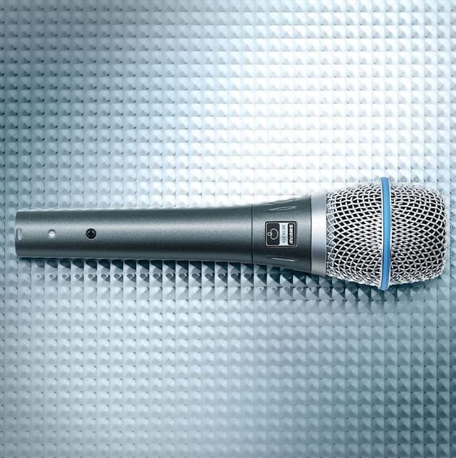 Detalle 1 de Shure BETA 87A Studio Vocal Microphone (Supercardioid Condenser) with Built-In Pop Filter
