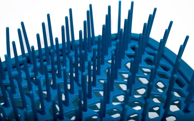 Detalle de Muitomas spazzola per capelli fini con setole flessibili e manico ergonomico (blu ottanio)