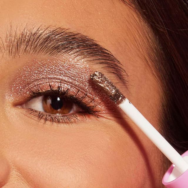 Detalle de GOOVI Blink Date Liquid Eyeshadow – strahlender Mousse-Lidschatten mit 3D-Glanz, 4,5 ml