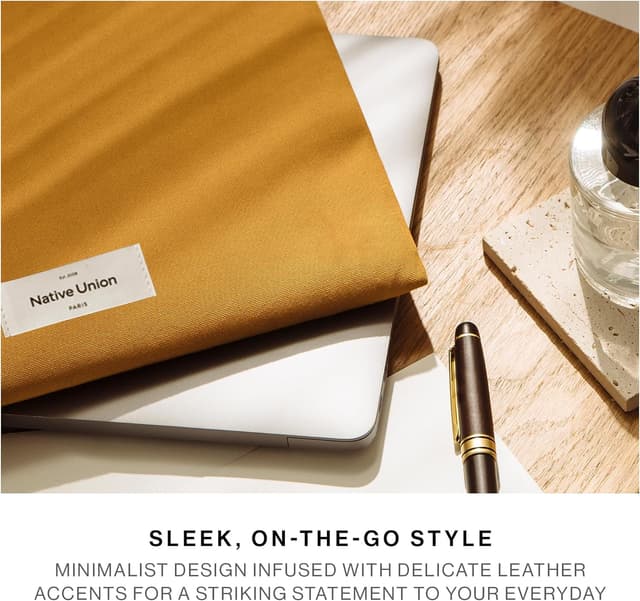 Detalle 2 de Native Union W.F.A 14-inch MacBook Sleeve (Navy) with 360-degree protection and recycled materials