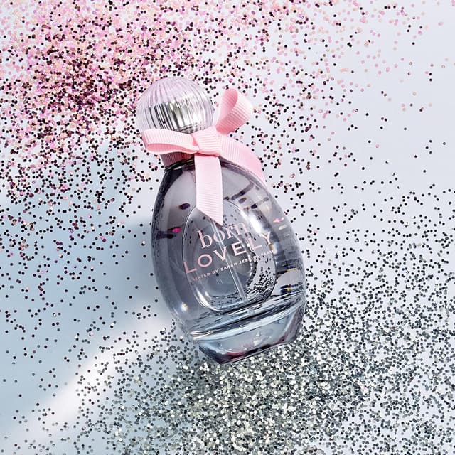 Detalle 1 de Sarah Jessica Parker Born Lovely 50 ml eau de parfum