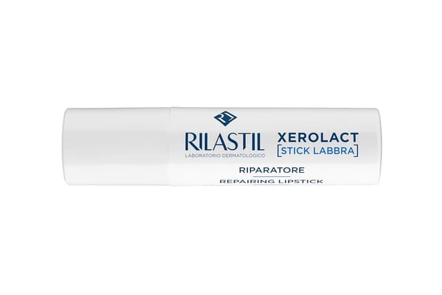 Detalle de Rilastil Xerolact Lippenpflegestift mit 5% Sheabutter – pflegend & schützend für trockene, rissige Lippen (4,8 ml)