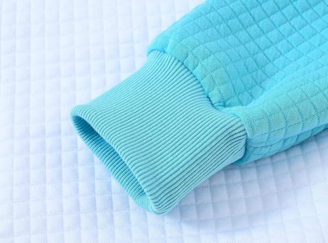 Detalle 2 de YuKaiChen men’s pullover hoodie with plaid jacquard patchwork, drawstring hood and pockets