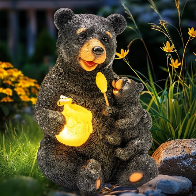 Detalle de GIGALUMI Solar garden bear figurine