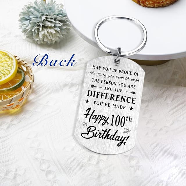 Detalle de Yobent 100th Birthday Keyring (1926) – engraved centenary gift for men