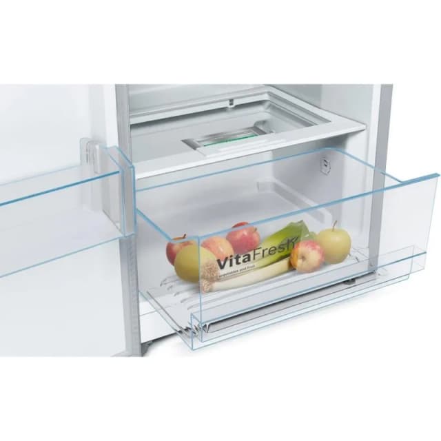 Detalle de Frigorífico una puerta Bosch KSV36CIDP con VitaFresh y FreshSense, 186 cm y 346 L en inox