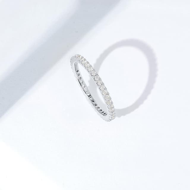 Thumbnail 4 de Amazon Essentials Rhodium Plated Pave Eternity Ring Size 💍