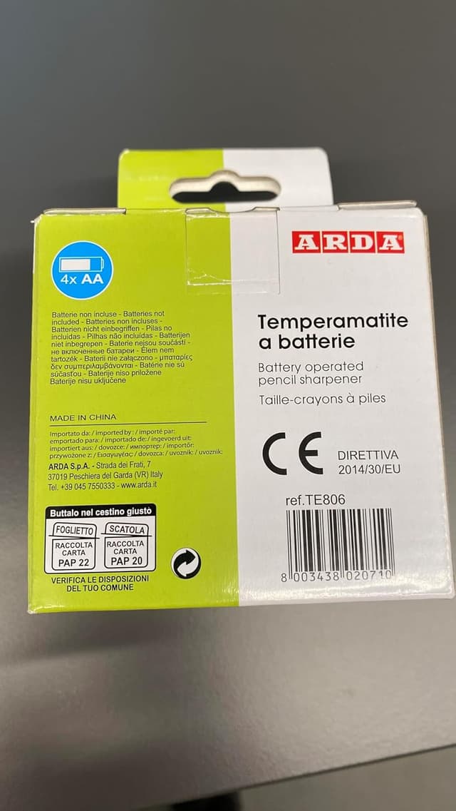 Detalle 2 de ARDA Temperamatite Elettrico in metallo con serbatoio e 2 fori (funzionamento a batterie AA)