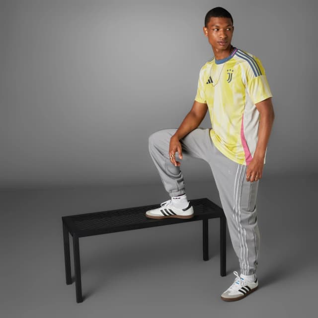 Detalle 2 de Camiseta Juventus 24/25 Away Adidas amarilla