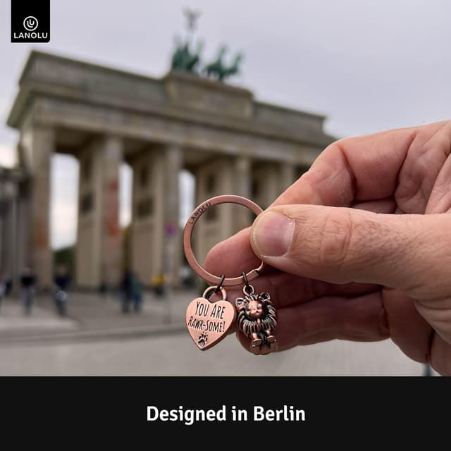 Detalle 2 de LANOLU Schlüsselanhänger „Löwe Leopold“ – 3D-Figur aus Metall als Glücksbringer für Partner, beste Freundin & Paare