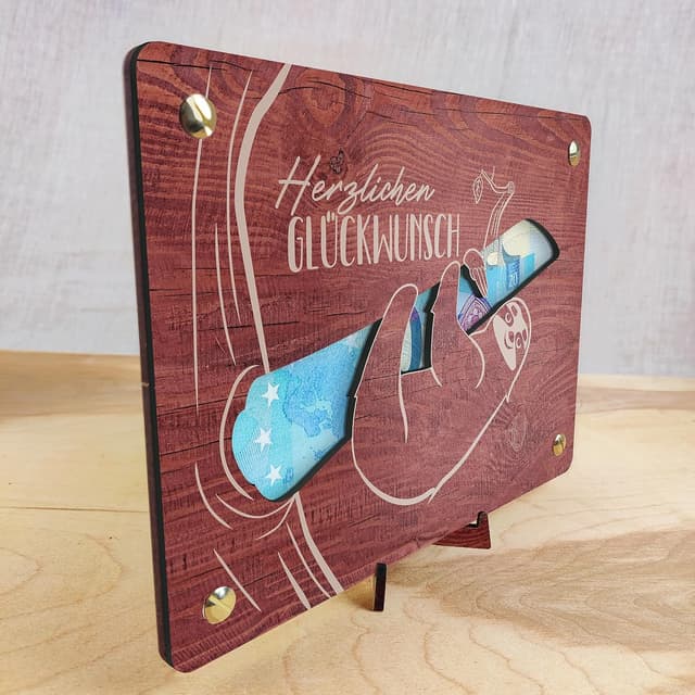 Detalle de Faultier XL Geldgeschenk aus Holz inkl. Ständer (20 x 15 cm) – mit Grußkarte und Schrauben