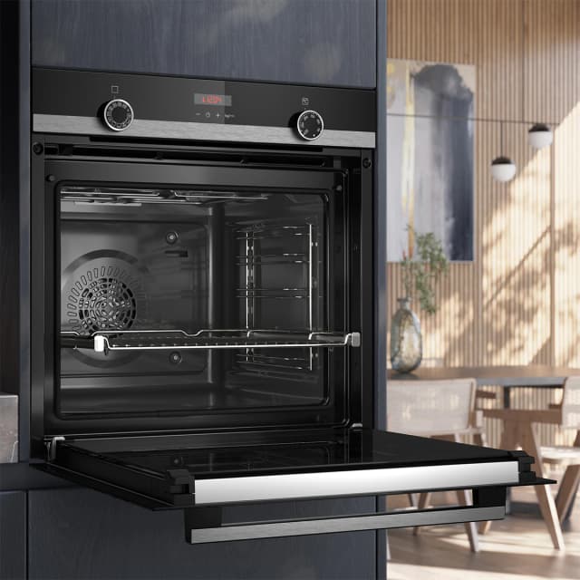 Detalle de Siemens iQ300 HB574AER4 horno multifunción pirolítico