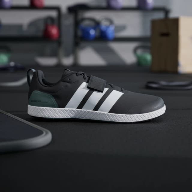 Detalle 2 de Adidas The Total: zapatilla de halterofilia negra para entrenar con estabilidad