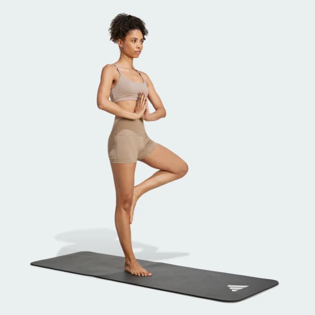 Detalle de adidas All-Me Sculpt, mallas cortas