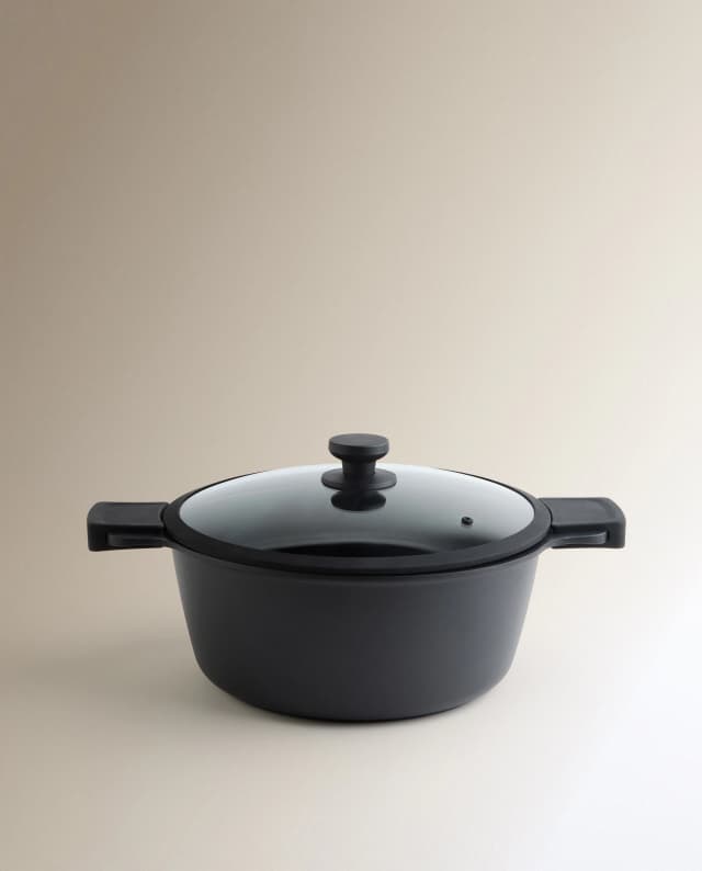 Detalle de El Corte Inglés Excellent Pro cacerola de aluminio fundido