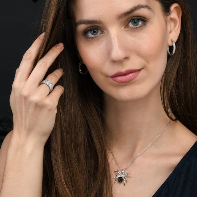 Detalle de Collier namana en argent sterling 925 avec pendentif araignée et agate noire