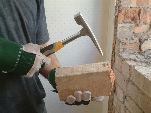 Detalle 2 de Roughneck ROU61624 Drop Forged Brick Hammer, 24oz/680g