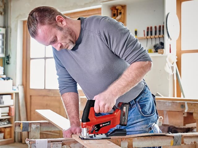 Detalle 2 de Einhell TC-JS 18/70 Li Power X-Change: seghetto alternativo a batteria 18 V, 70 mm (1 pz 2,5 Ah + caricabatterie)