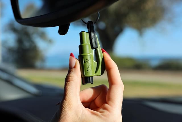 Thumbnail 6 de resqme Porte-clés sécurité voiture : brise-vitre et coupe-ceinture (lot de 6) jaune