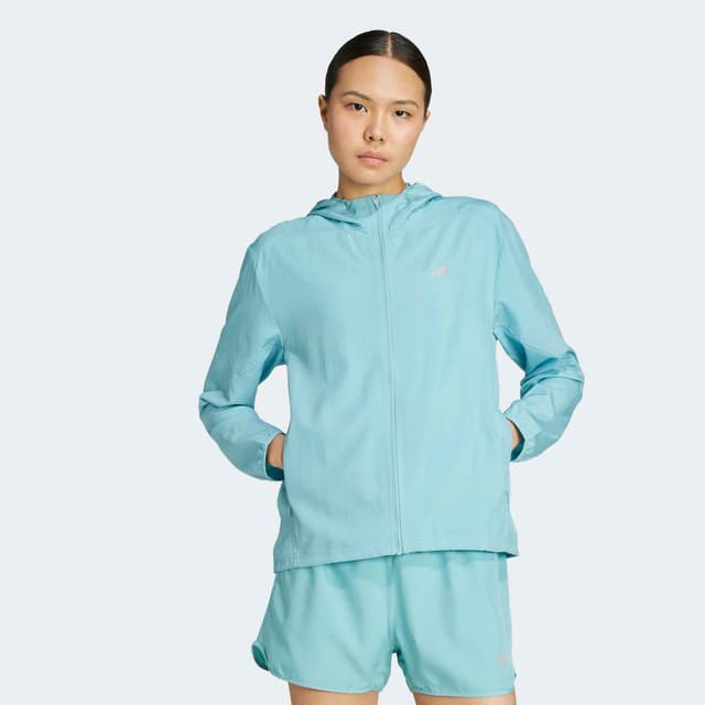 Detalle de adidas Run It chaqueta cortavientos de mujer con capucha ajustable AEROREADY