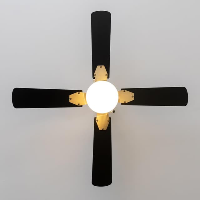 Detalle 2 de Cecotec EnergySilence Aero 450 GoldBlack ventilatore da soffitto con luce da 50 W e 106 cm