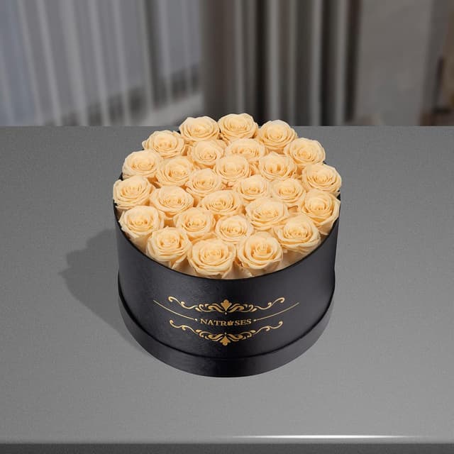 Detalle 2 de NATROSES Gifts for Her 27-Piece Forever Preserved Roses in a Box (Buttermilk)