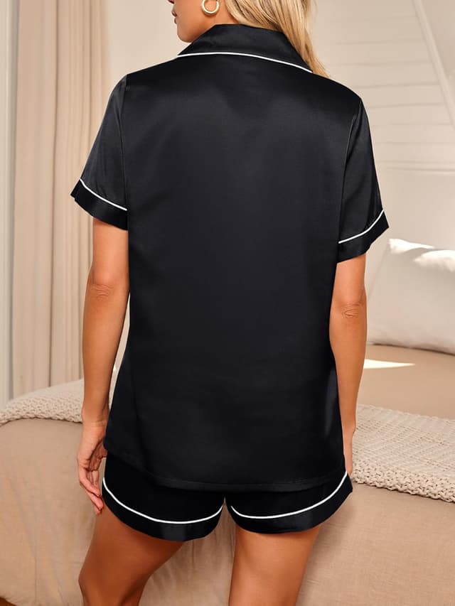 Detalle 2 de LILLUSORY Silk Satin Pajama Set for Women