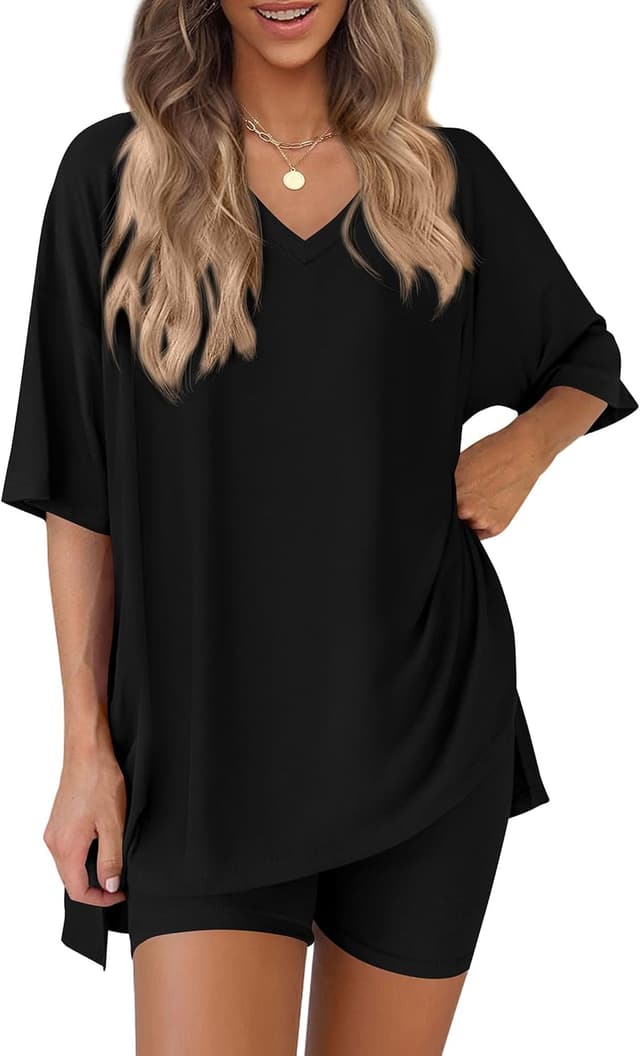 Detalle de PRETTYGARDEN 2-Piece Women’s Summer Lounge Set with V-Neck Oversized Shirt and High-Waist Biker Shorts