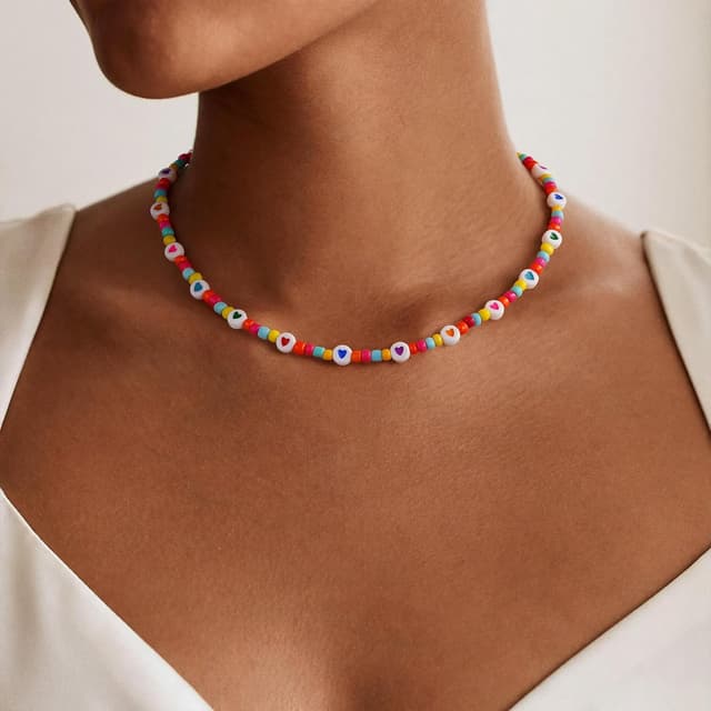 Detalle de TINGN Bunte Perlenkette für Damen – handgefertigte Boho Herz-Perlenkette mit verstellbarer Länge