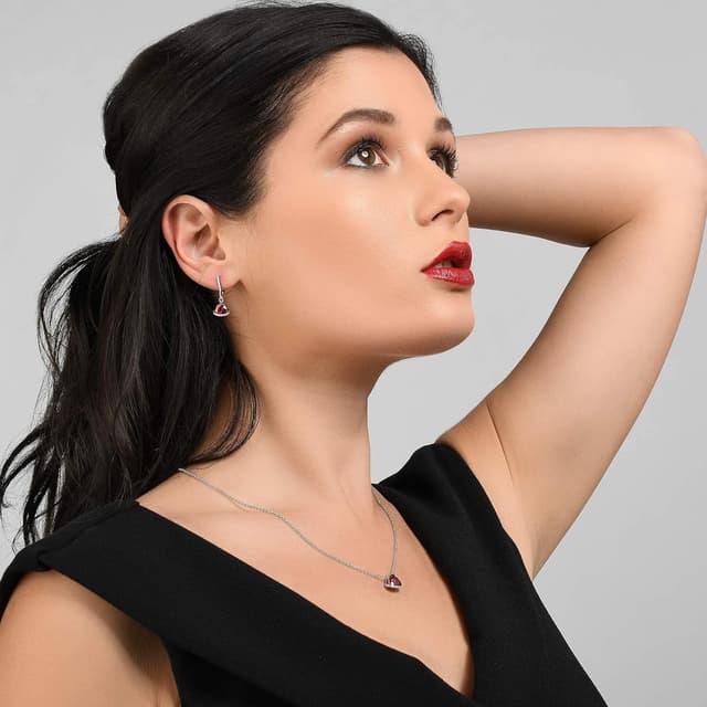 Detalle de Namana Boucles d’oreilles pendantes en triangle avec zircons colorés