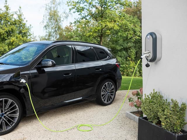 Detalle 2 de VALEO Ineez 652105 – Câble de charge véhicule électrique/plug-in Type 2 vers Type 2 (jusqu’à 22 kW) avec sac de transport, 5 m