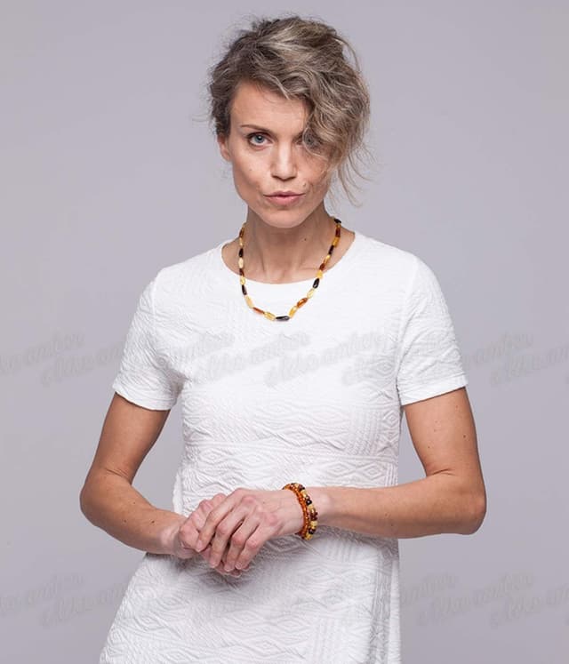 Detalle de Baltische Bernsteinkette Damen (100% Baltischer Bernstein) – ilikeamber.com AN40-55-MLT.P-5CHP.ILA-19.09