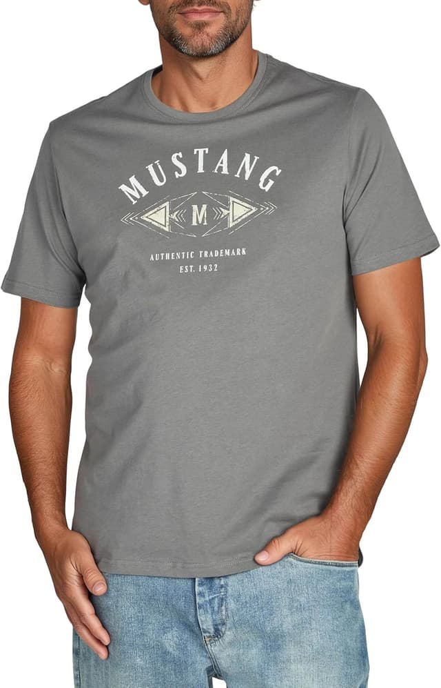Detalle de MUSTANG Herren-T-Shirts im Regular Fit (4er-Set) aus Baumwolle, Rundhals Kurzarm mit Logoprint