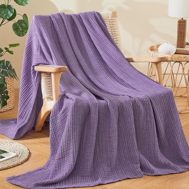 Detalle 2 de EMME Musselin-Decke für Erwachsene aus 100% Baumwolle (127 x 177 cm), Traubenlila – atmungsaktiver Sommer-Überwurf