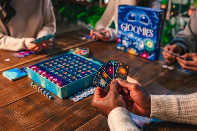 Detalle de Ravensburger Gloomies immersive strategy board game (Age 10+)