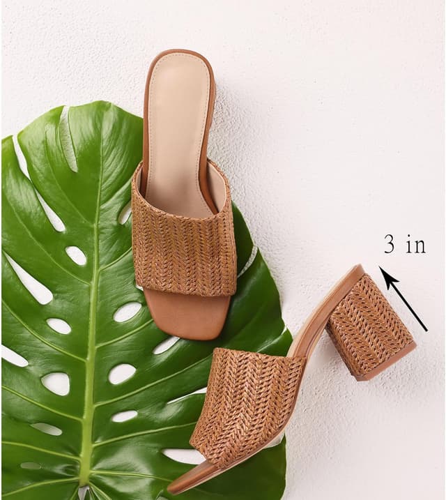 Detalle de Ancomafio heeled raffia sandals for women—chunky block-heel square-toe slip-on mules