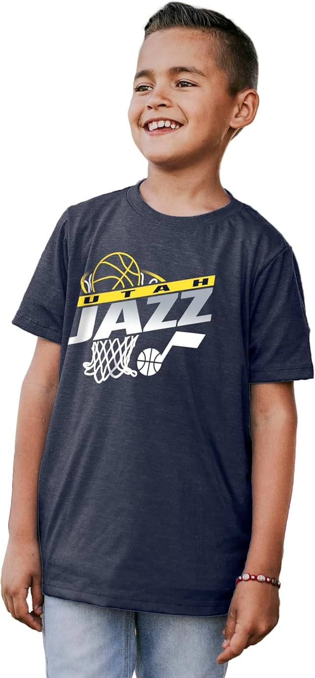 Detalle de Blue 84 Utah Jazz Youth Tri-Blend T-Shirt (Hoop Team Color) — Officially Licensed Unisex Kids