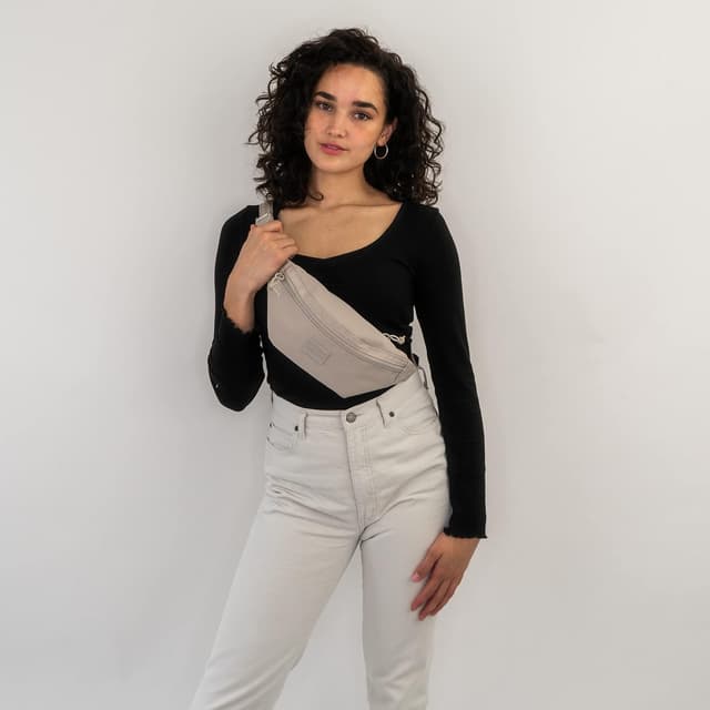 Detalle 2 de JOHNNY URBAN Erik Small Bauchtasche – flexible Gürteltasche als Crossbody für Festival, Alltag