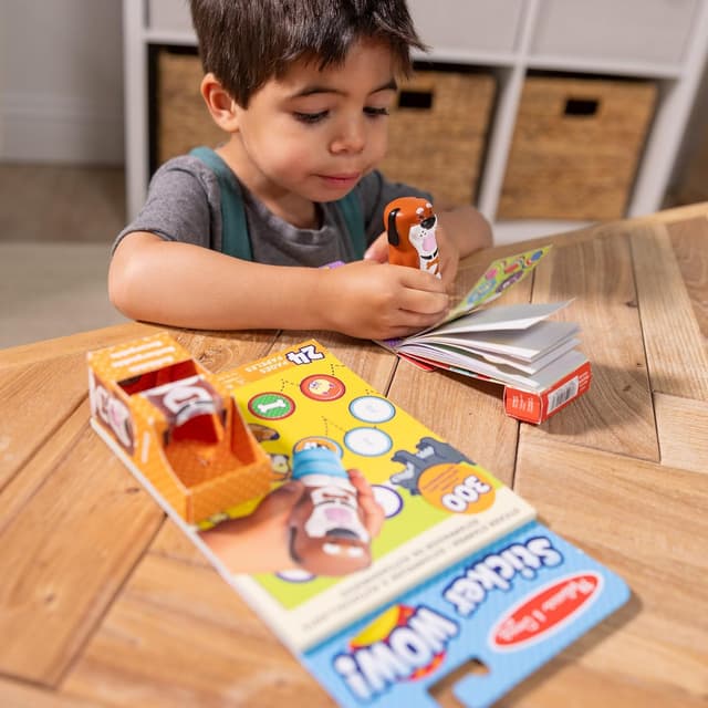 Detalle 2 de Melissa & Doug Sticker WOW! Hunde-Paket – 24-seitiger Aktivitätenblock mit Sticker- & Stempel-Set, 500 Aufkleber