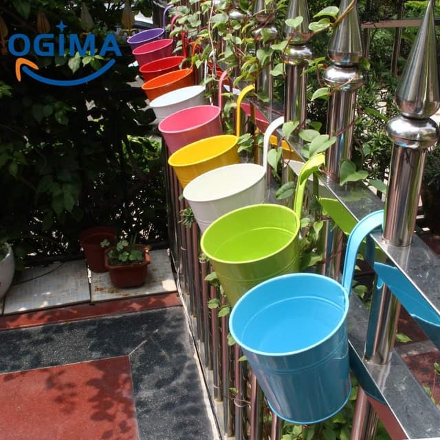 Detalle de OGIMA 10 Hanging iron flower pots