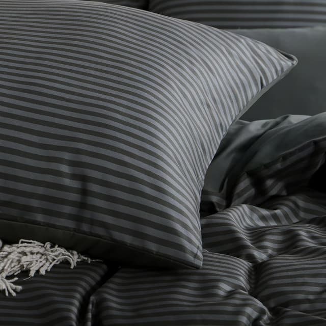 Detalle 2 de Aisbo Bettwäsche 135x200 4-teilig (Gestreift Anthrazit) mit Mikrofaser – Bettdeckenbezug & 2 Kissenbezüge
