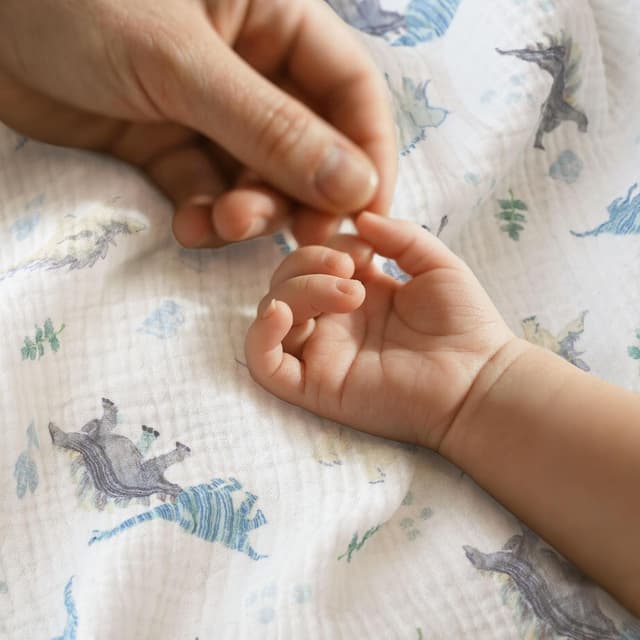 Thumbnail 4 de Blue Dinosaur Muslin Swaddle Blankets 38x40 inches