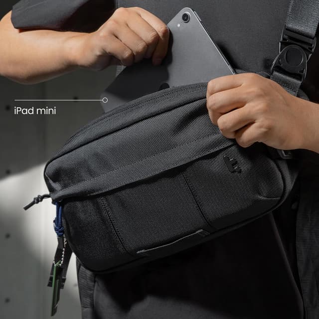 Detalle de tomtoc 5.5L Sling Bag Heavy-duty Tactical (Water-Resistant) for ROG Ally X, Steam Deck, iPad Mini
