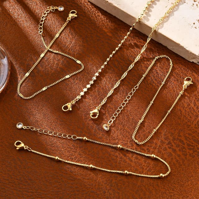 Detalle de Striviio Gold Bracelets for Women (14K Gold Plated) 5-Piece Stack Set