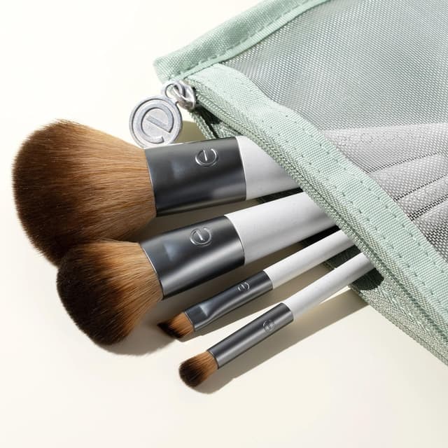 Detalle de ECOTOOLS On-the-go Style Kit 🖌️ Set de 4 Brochas y Neceser Blanco