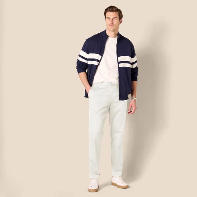 Detalle 2 de Amazon Essentials Men’s Wrinkle-Resistant Stretch Slim Fit Chino Pants (Elastic Waist, No Pleats)