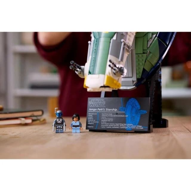 Detalle 2 de LEGO Star Wars Nave Estelar Clase Firespray de Jango Fett (75409) con 2 minifiguras y 2.970 piezas