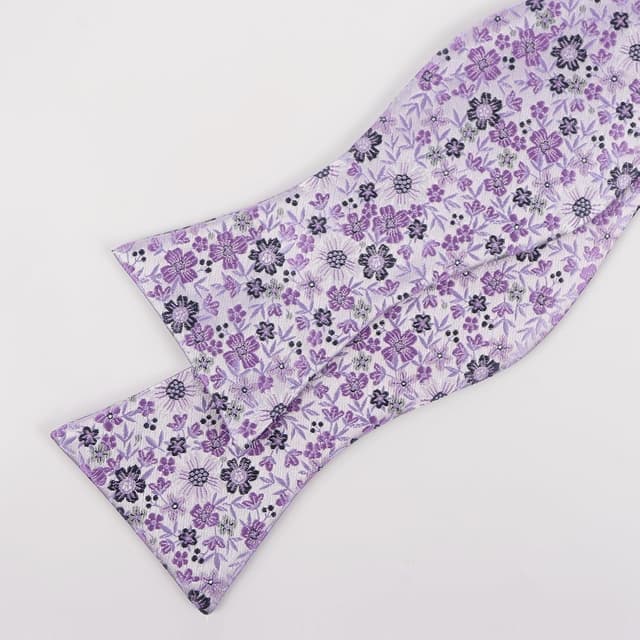 Detalle de Alizeal Men’s Self Tied Floral Bow Tie and Pocket Square Set