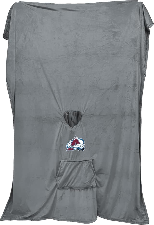 Detalle de Officially Licensed NHL Team Color Poncho Blanket with Logo Patch & Sherpa Lining