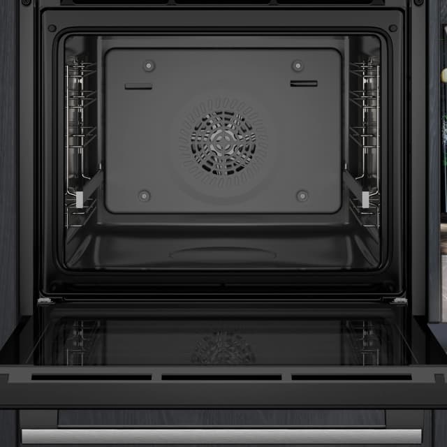 Detalle de Horno multifunción Siemens iQ500 con EcoClean y humidClean HB537GES3